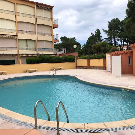 Apartment Beachside Apartment: Cozy Retreat With Shared Pool Argeles-sur-Mer