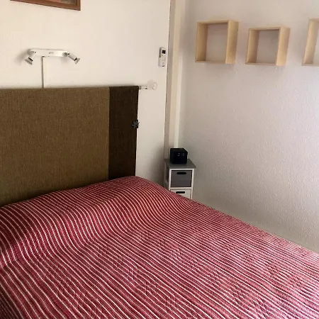 Beachside Apartment: Cozy Retreat With Shared Pool Apartment